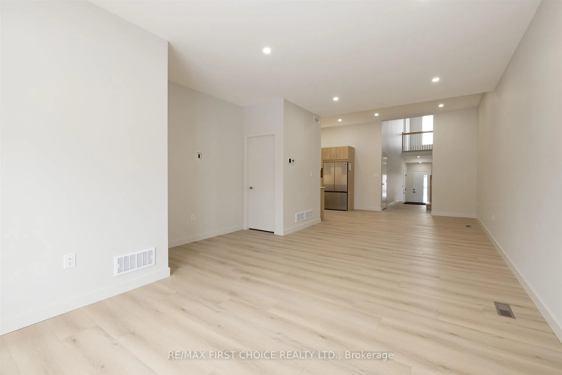 Photo 11 of 838 Weiler Boulevard, Thunder Bay, Parkdale — HOMEH