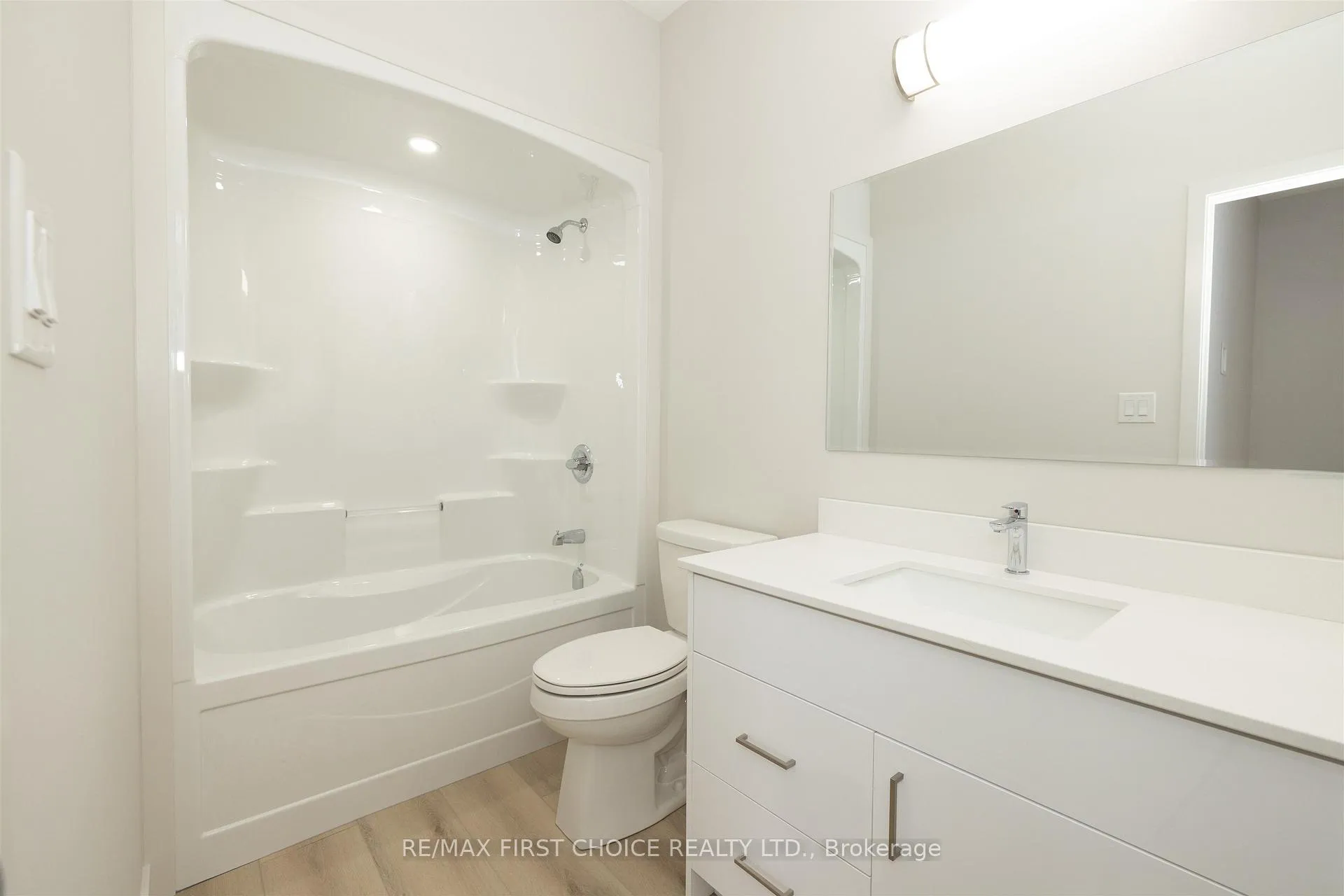 Photo 12 of 838 Weiler Boulevard, Thunder Bay, Parkdale — HOMEH