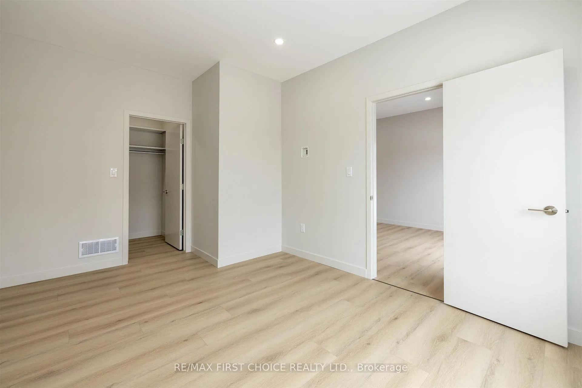Photo 13 of 838 Weiler Boulevard, Thunder Bay, Parkdale — HOMEH