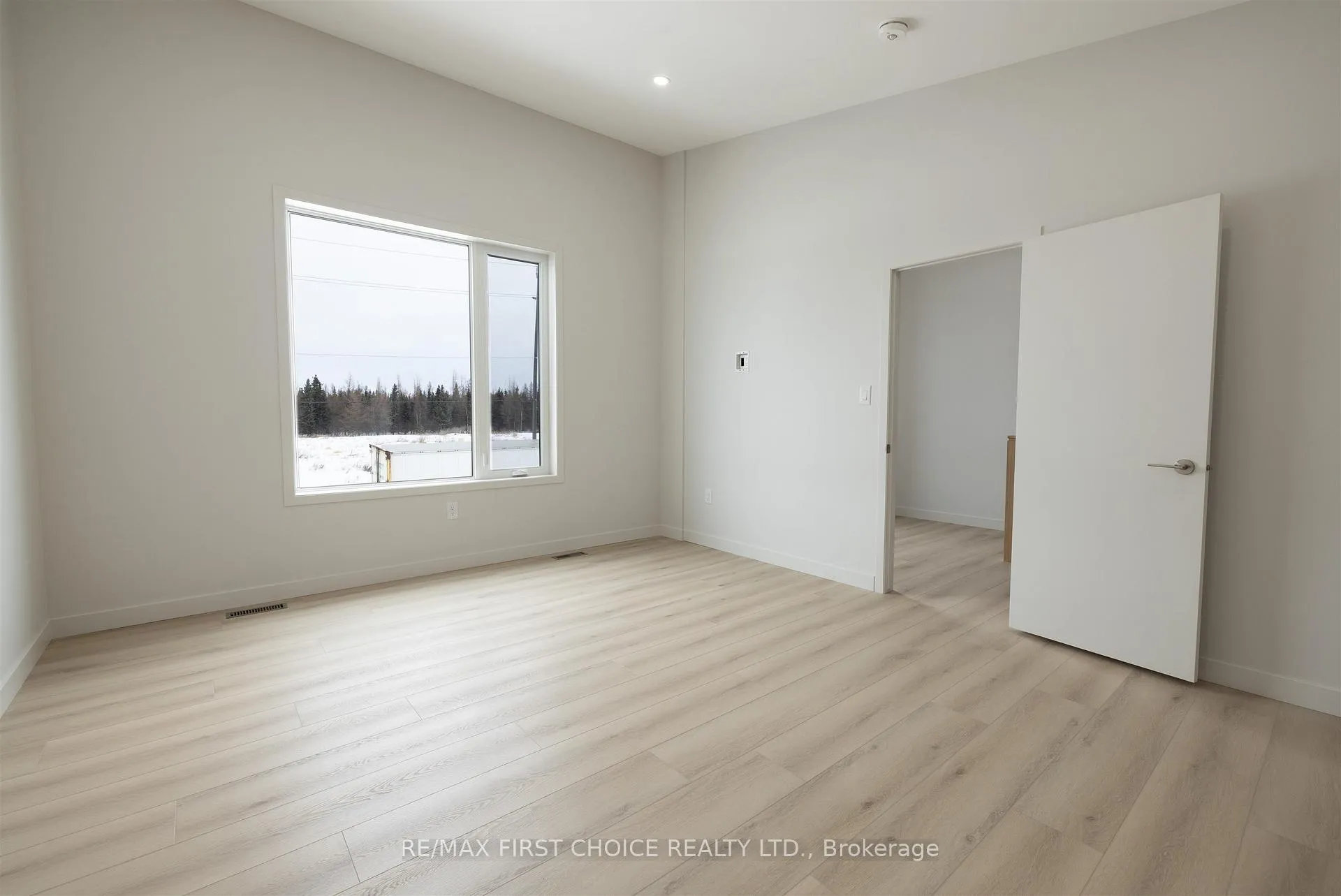 Photo 18 of 838 Weiler Boulevard, Thunder Bay, Parkdale — HOMEH