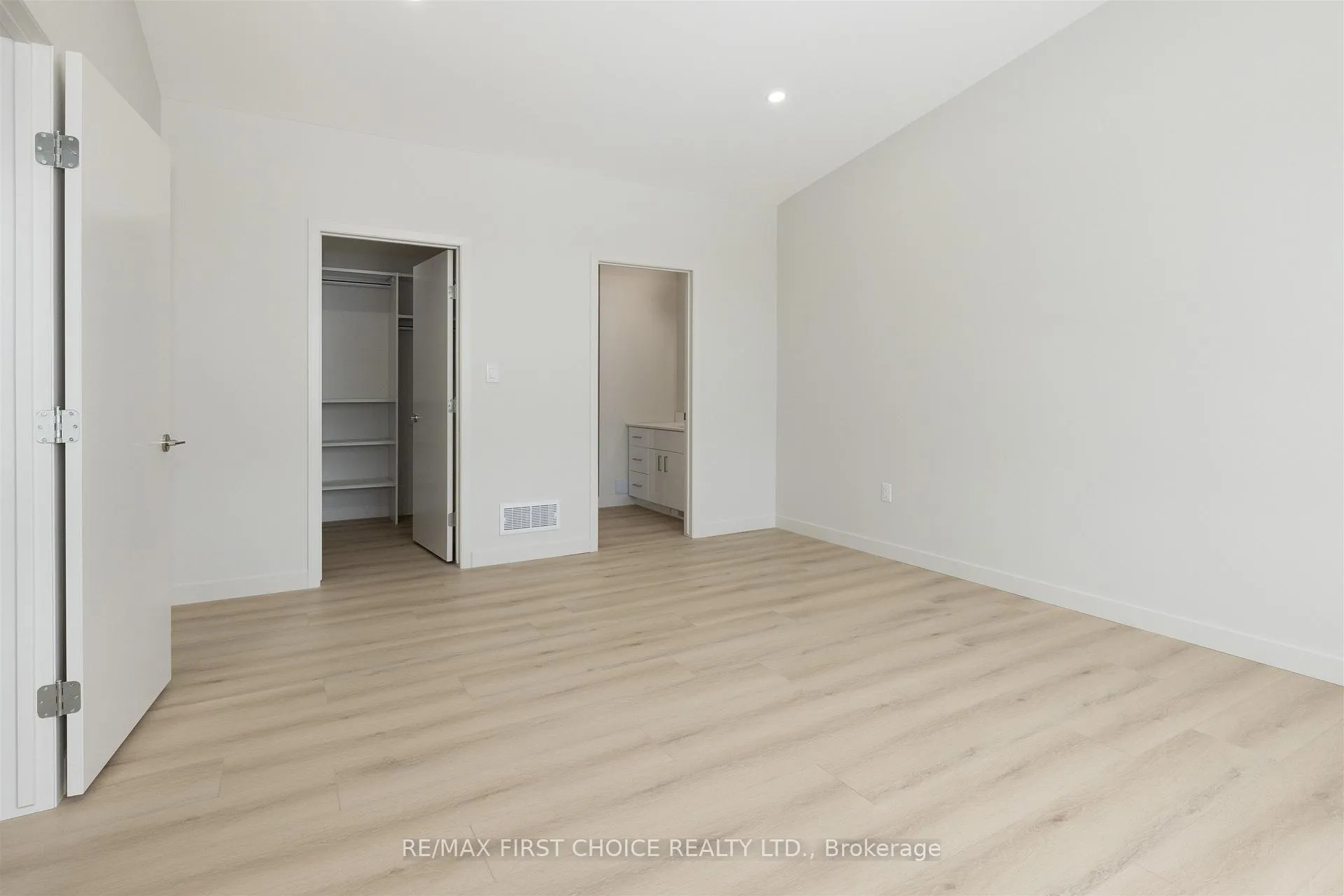 Photo 20 of 838 Weiler Boulevard, Thunder Bay, Parkdale — HOMEH