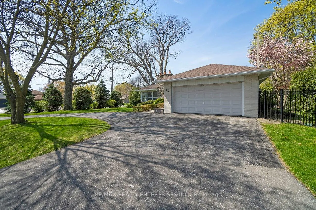 Photo 4 of 63 Orkney Crescent, Etobicoke, Princess-Rosethorn — HOMEH