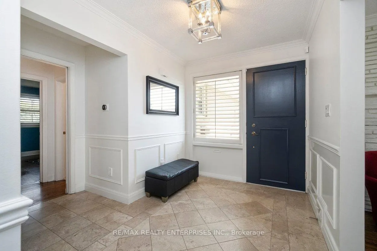 Photo 5 of 63 Orkney Crescent, Etobicoke, Princess-Rosethorn — HOMEH