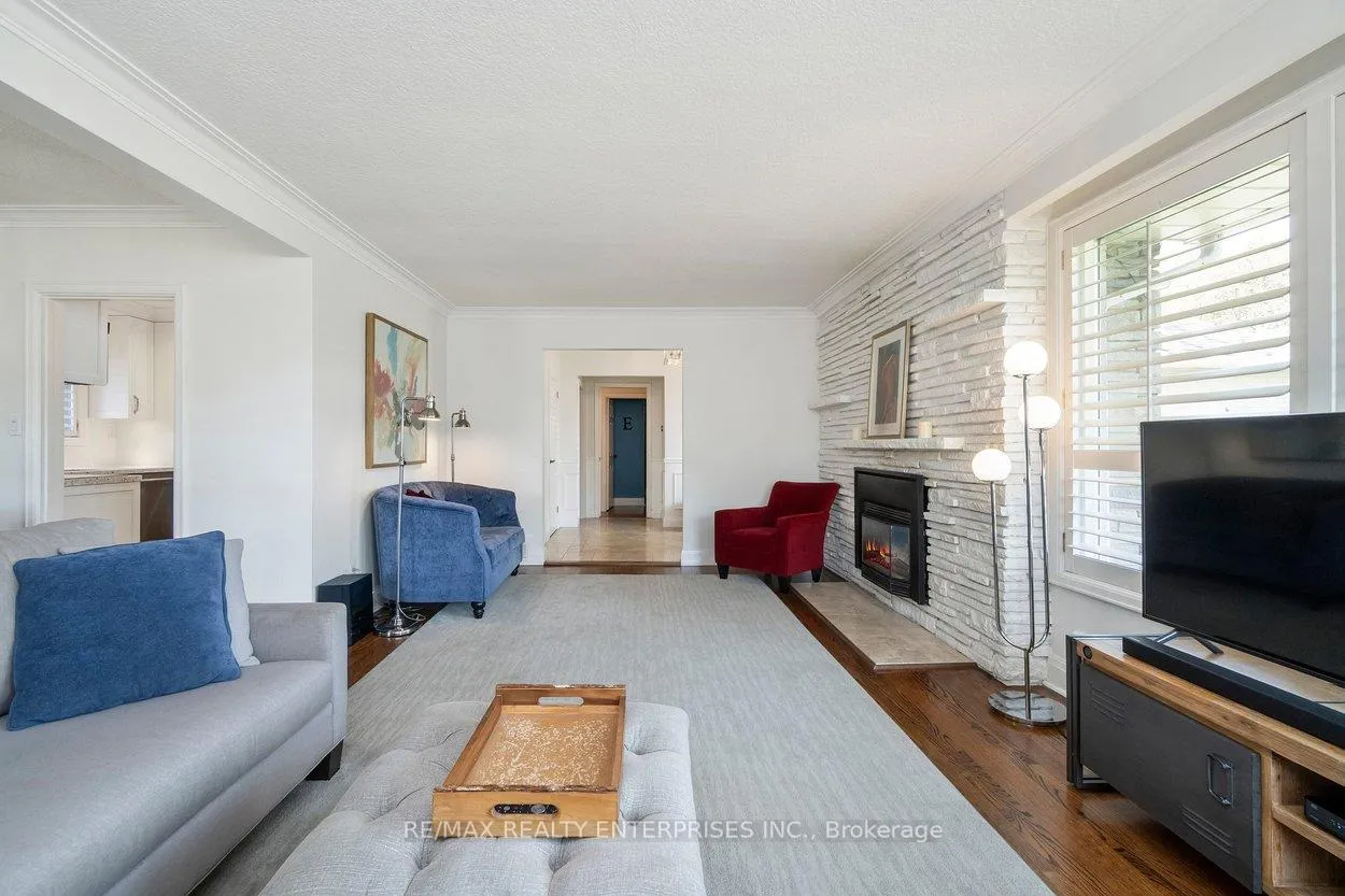 Photo 8 of 63 Orkney Crescent, Etobicoke, Princess-Rosethorn — HOMEH
