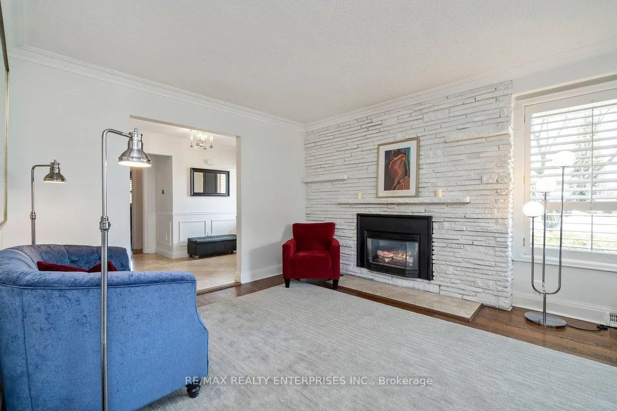 Photo 9 of 63 Orkney Crescent, Etobicoke, Princess-Rosethorn — HOMEH