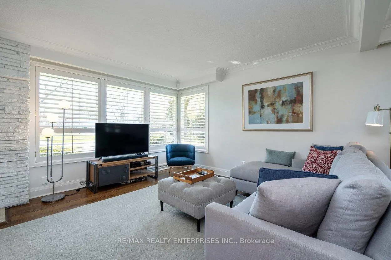 Photo 10 of 63 Orkney Crescent, Etobicoke, Princess-Rosethorn — HOMEH