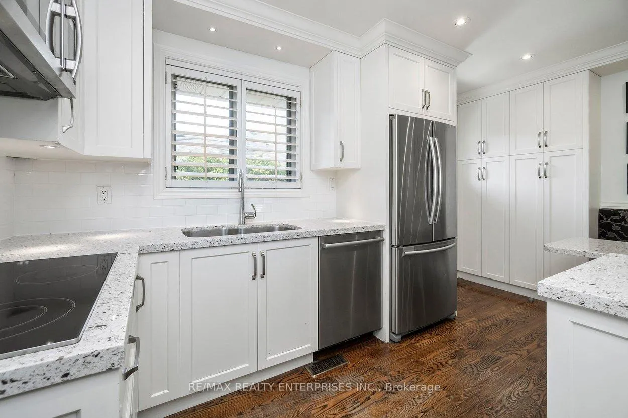 Photo 20 of 63 Orkney Crescent, Etobicoke, Princess-Rosethorn — HOMEH