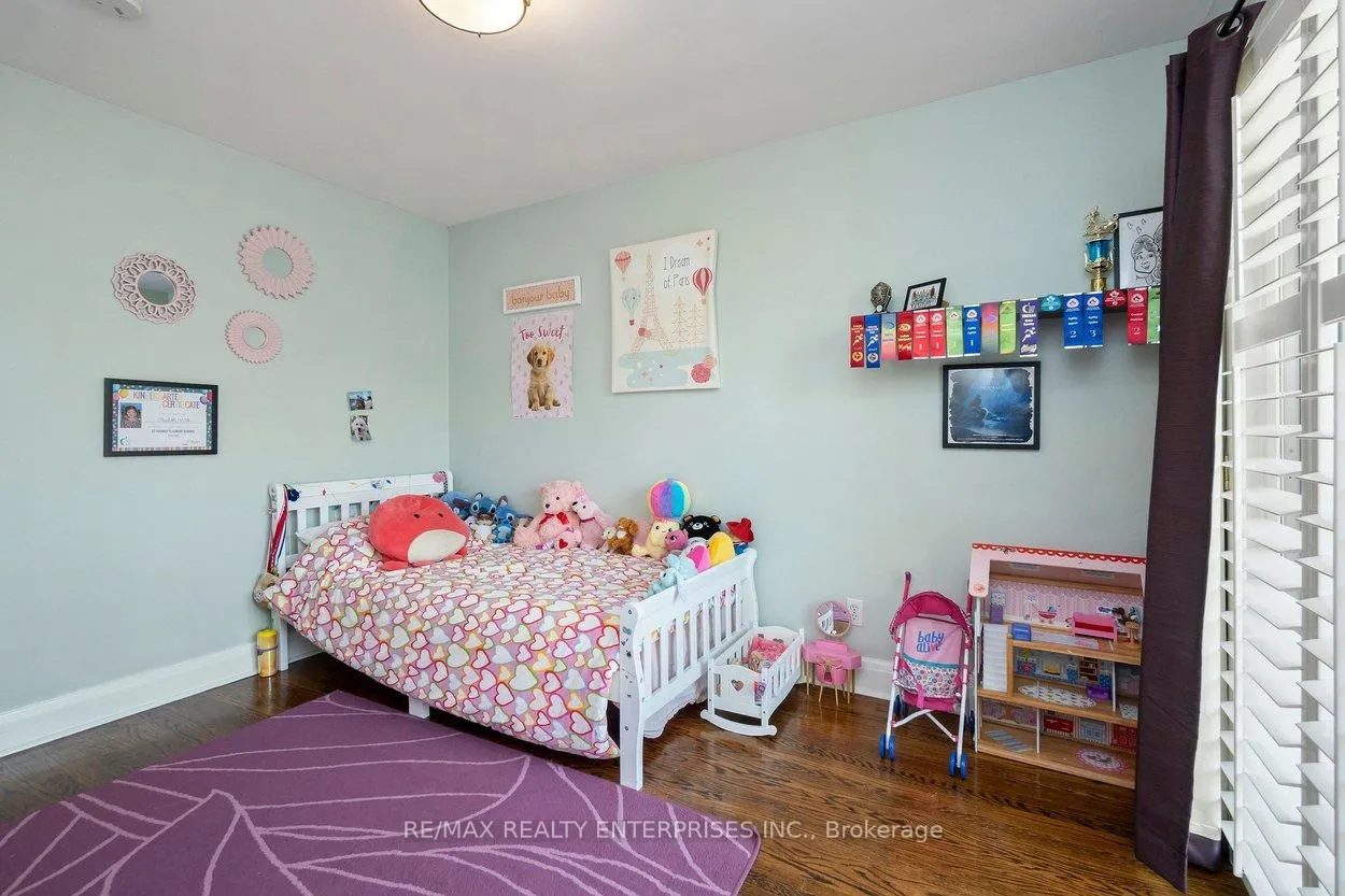 Photo 28 of 63 Orkney Crescent, Etobicoke, Princess-Rosethorn — HOMEH