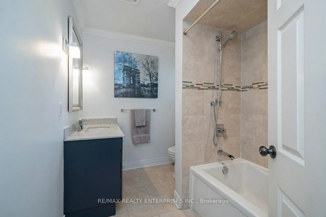 Photo 31 of 63 Orkney Crescent, Etobicoke, Princess-Rosethorn — HOMEH