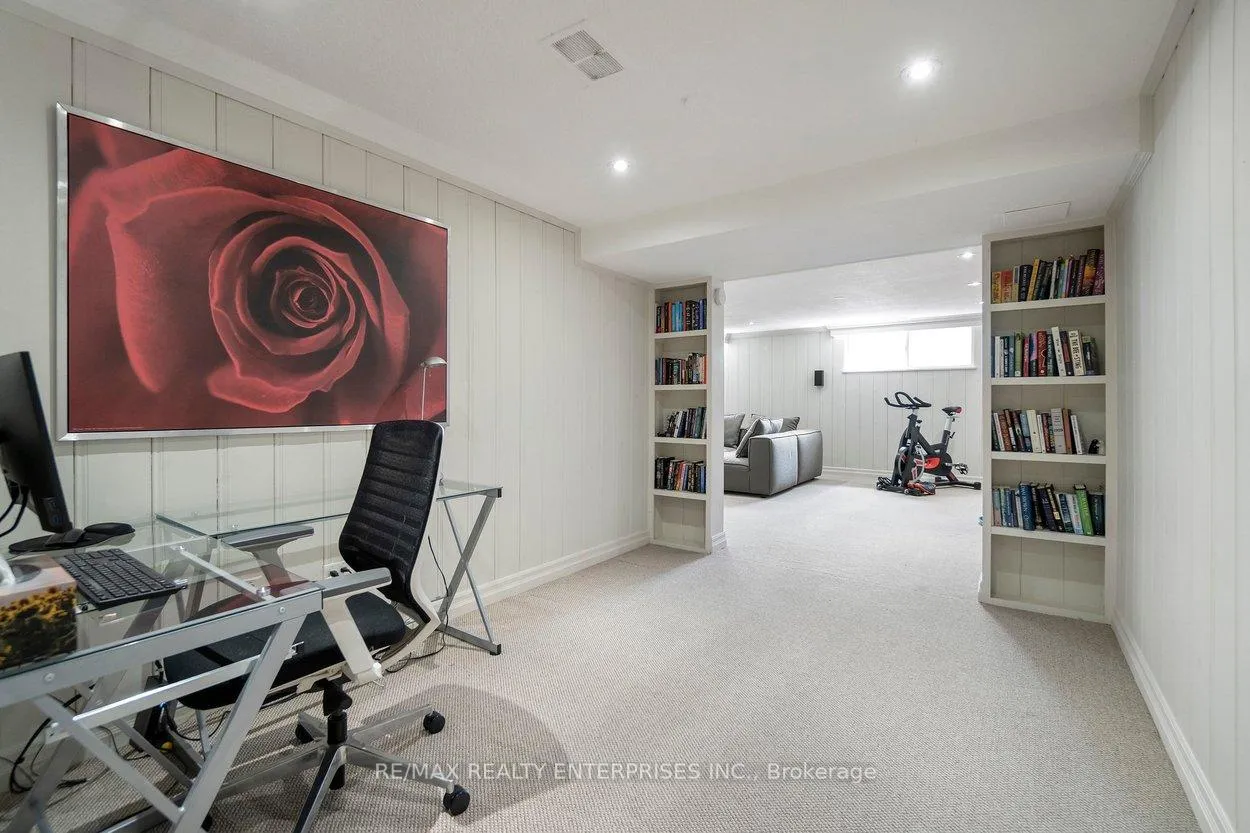 Photo 33 of 63 Orkney Crescent, Etobicoke, Princess-Rosethorn — HOMEH