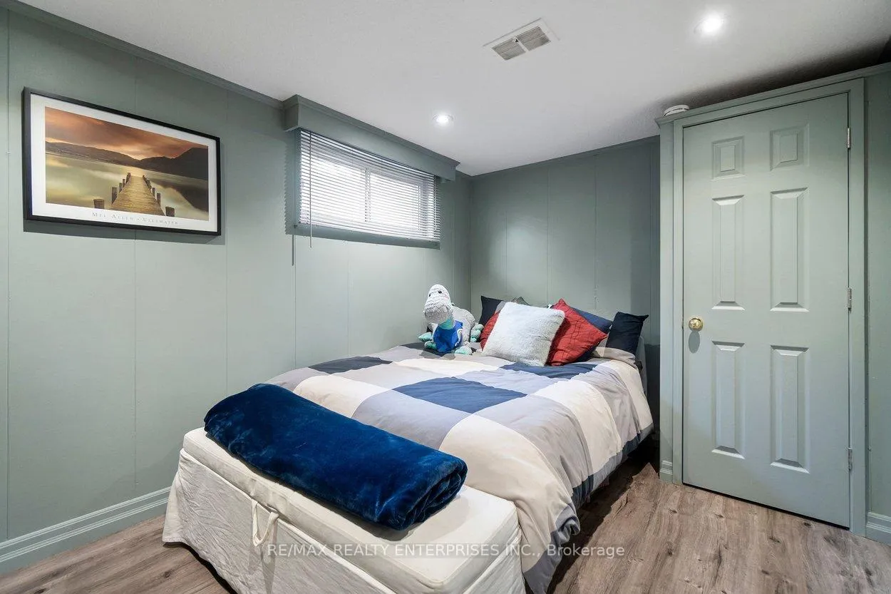 Photo 39 of 63 Orkney Crescent, Etobicoke, Princess-Rosethorn — HOMEH