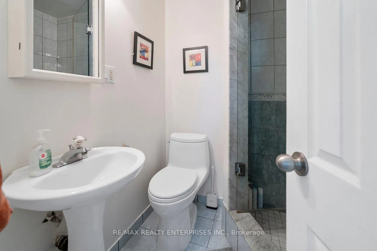 Photo 42 of 63 Orkney Crescent, Etobicoke, Princess-Rosethorn — HOMEH