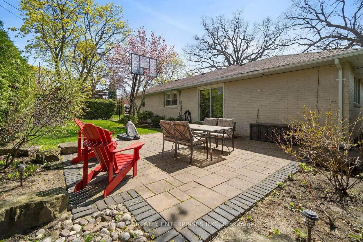 Photo 44 of 63 Orkney Crescent, Etobicoke, Princess-Rosethorn — HOMEH