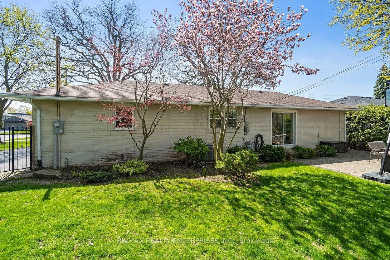 Photo 48 of 63 Orkney Crescent, Etobicoke, Princess-Rosethorn — HOMEH