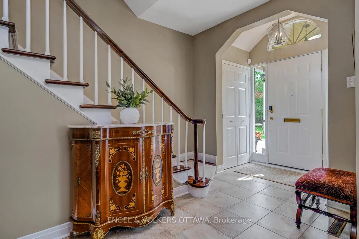 Photo 4 of 10 Rock Avenue, Ottawa, Lindenlea — HOMEH