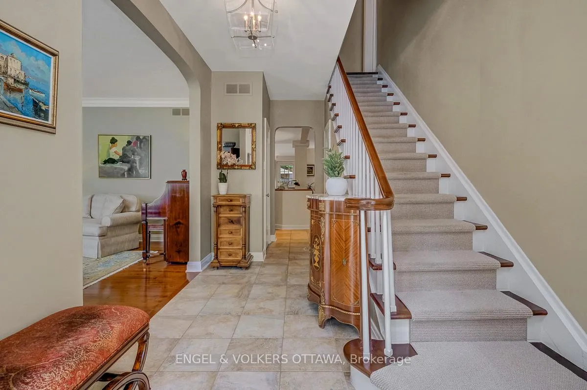 Photo 5 of 10 Rock Avenue, Ottawa, Lindenlea — HOMEH