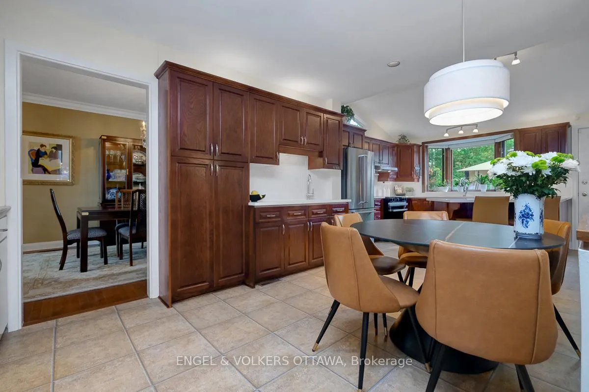 Photo 13 of 10 Rock Avenue, Ottawa, Lindenlea — HOMEH