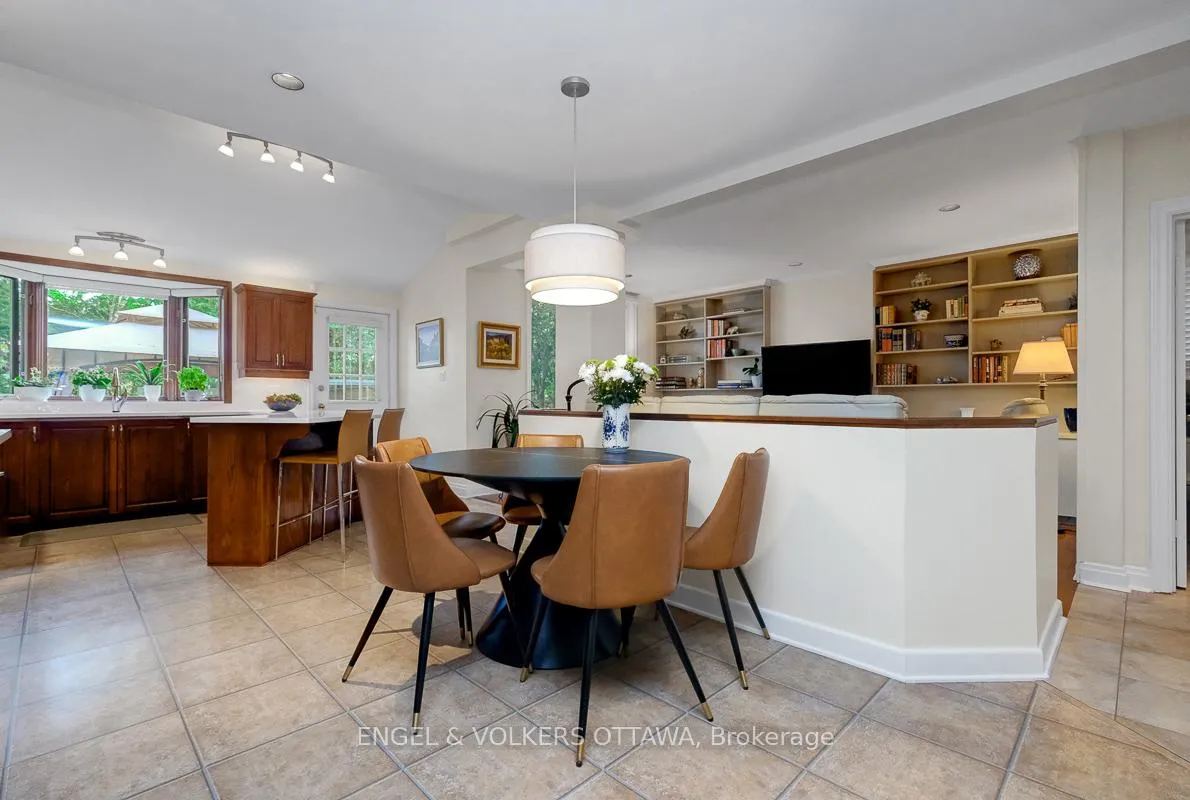 Photo 14 of 10 Rock Avenue, Ottawa, Lindenlea — HOMEH