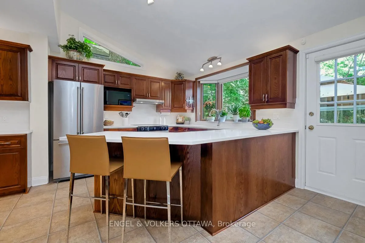 Photo 16 of 10 Rock Avenue, Ottawa, Lindenlea — HOMEH