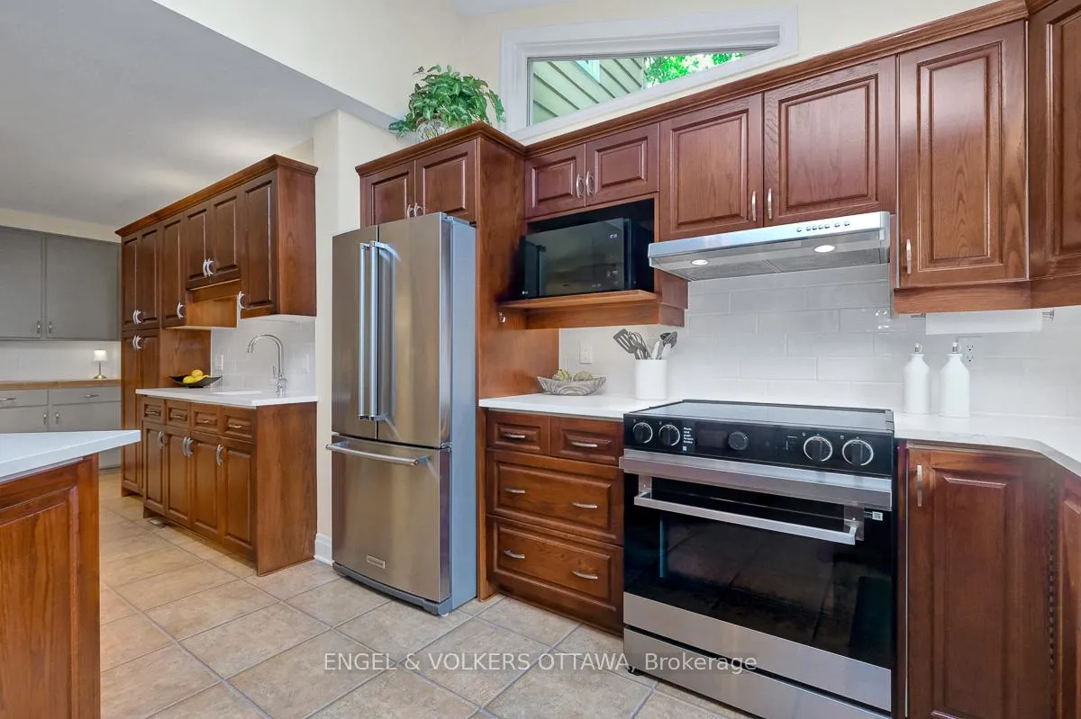 Photo 17 of 10 Rock Avenue, Ottawa, Lindenlea — HOMEH