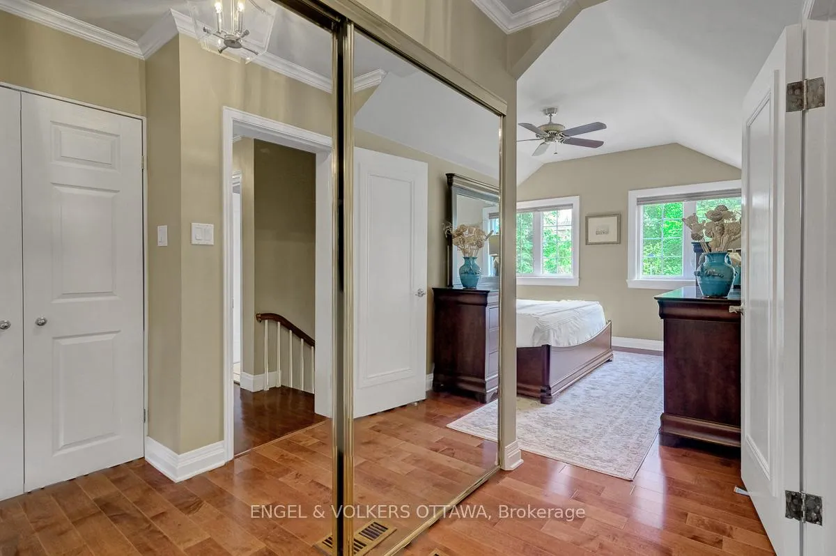 Photo 23 of 10 Rock Avenue, Ottawa, Lindenlea — HOMEH