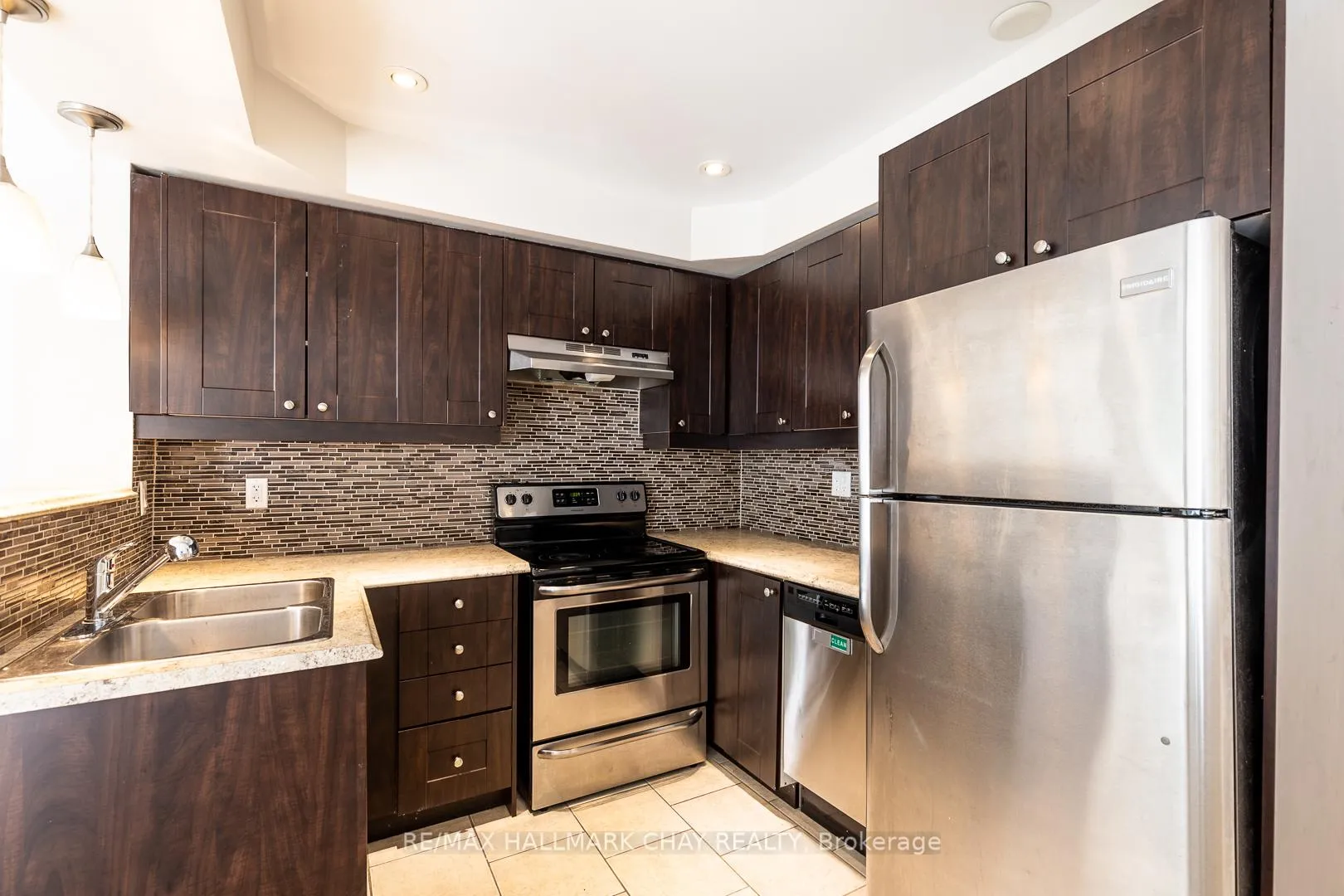 Photo 5 of Unit 2, 12 Lankin Boulevard, Orillia — HOMEH