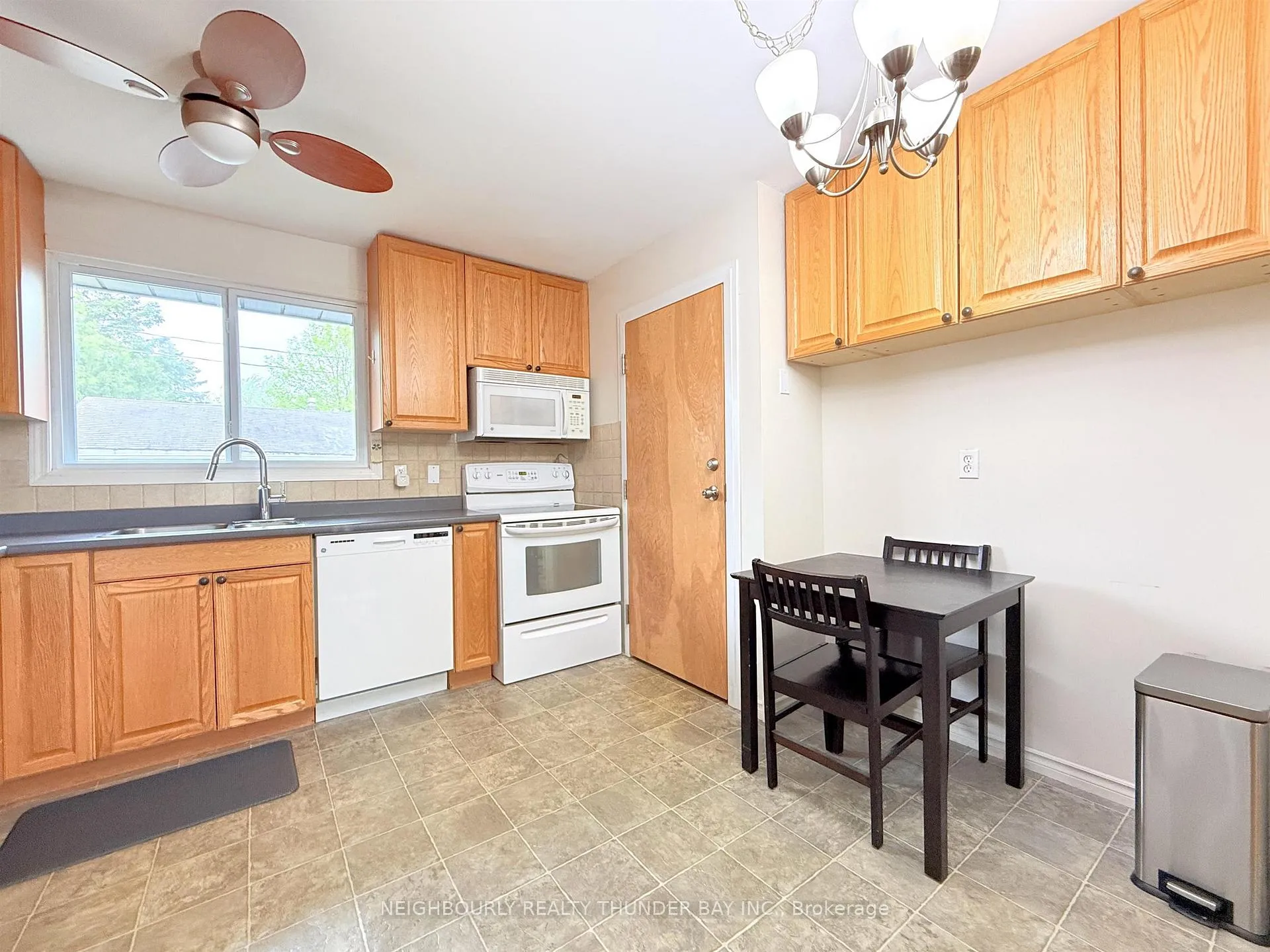 Photo 8 of 148 Newberry Crescent, Thunder Bay, Northwood Park — HOMEH