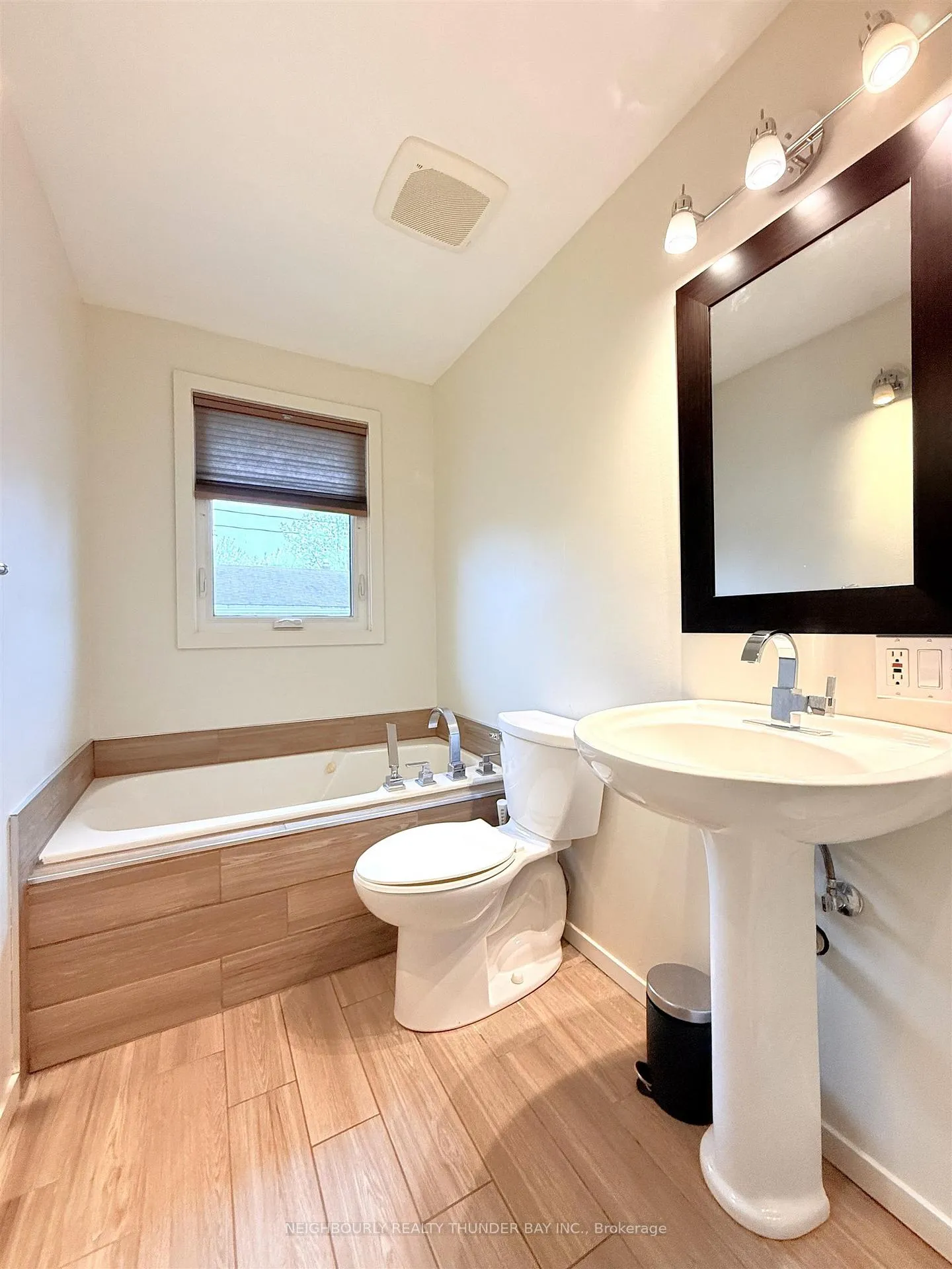 Photo 10 of 148 Newberry Crescent, Thunder Bay, Northwood Park — HOMEH