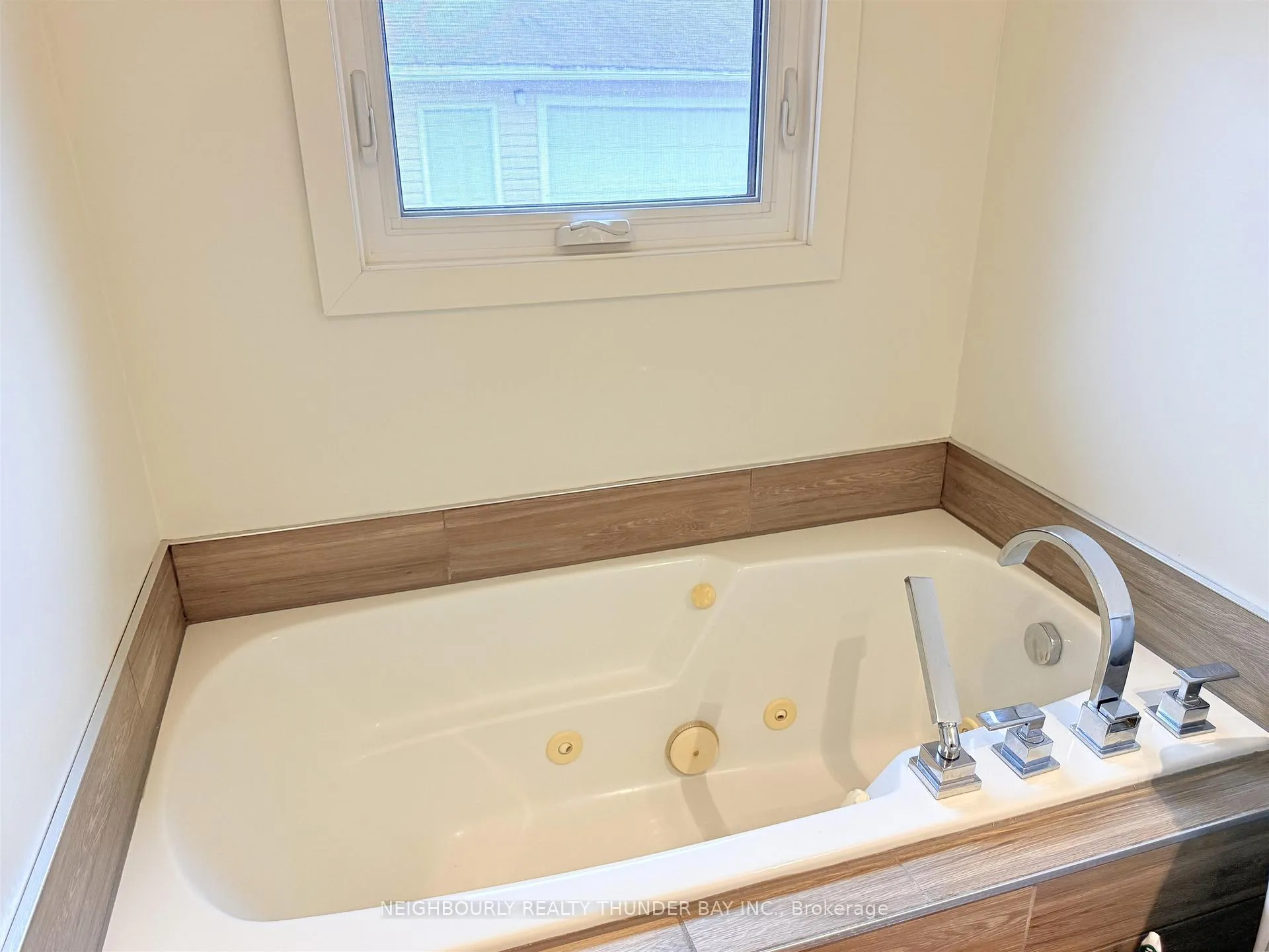 Photo 11 of 148 Newberry Crescent, Thunder Bay, Northwood Park — HOMEH
