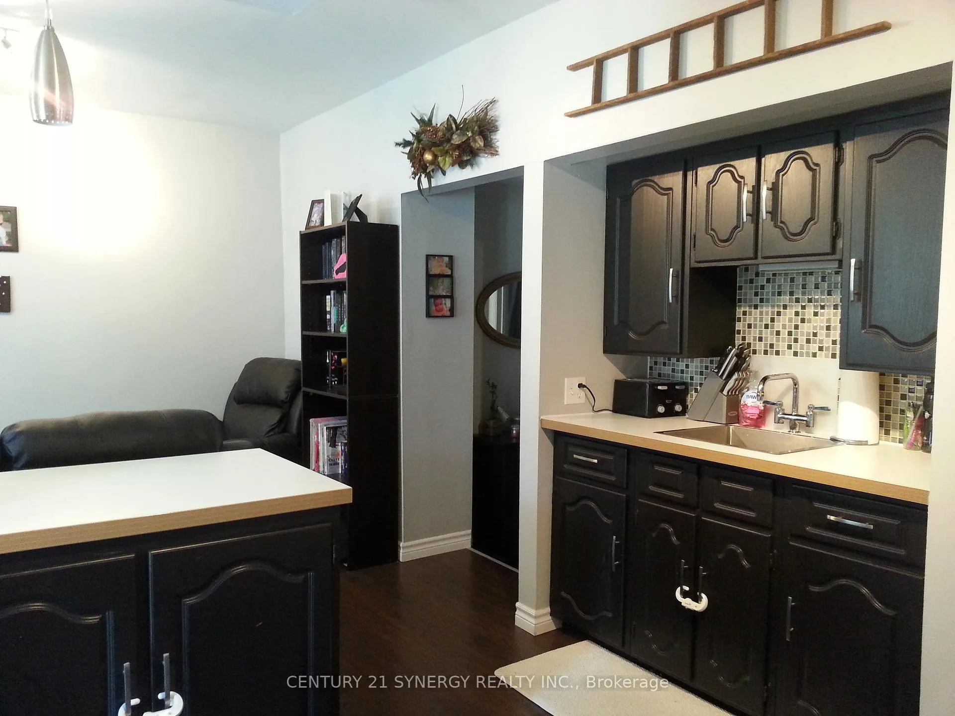Photo 2 of 41 Main Street E, Smiths Falls — HOMEH