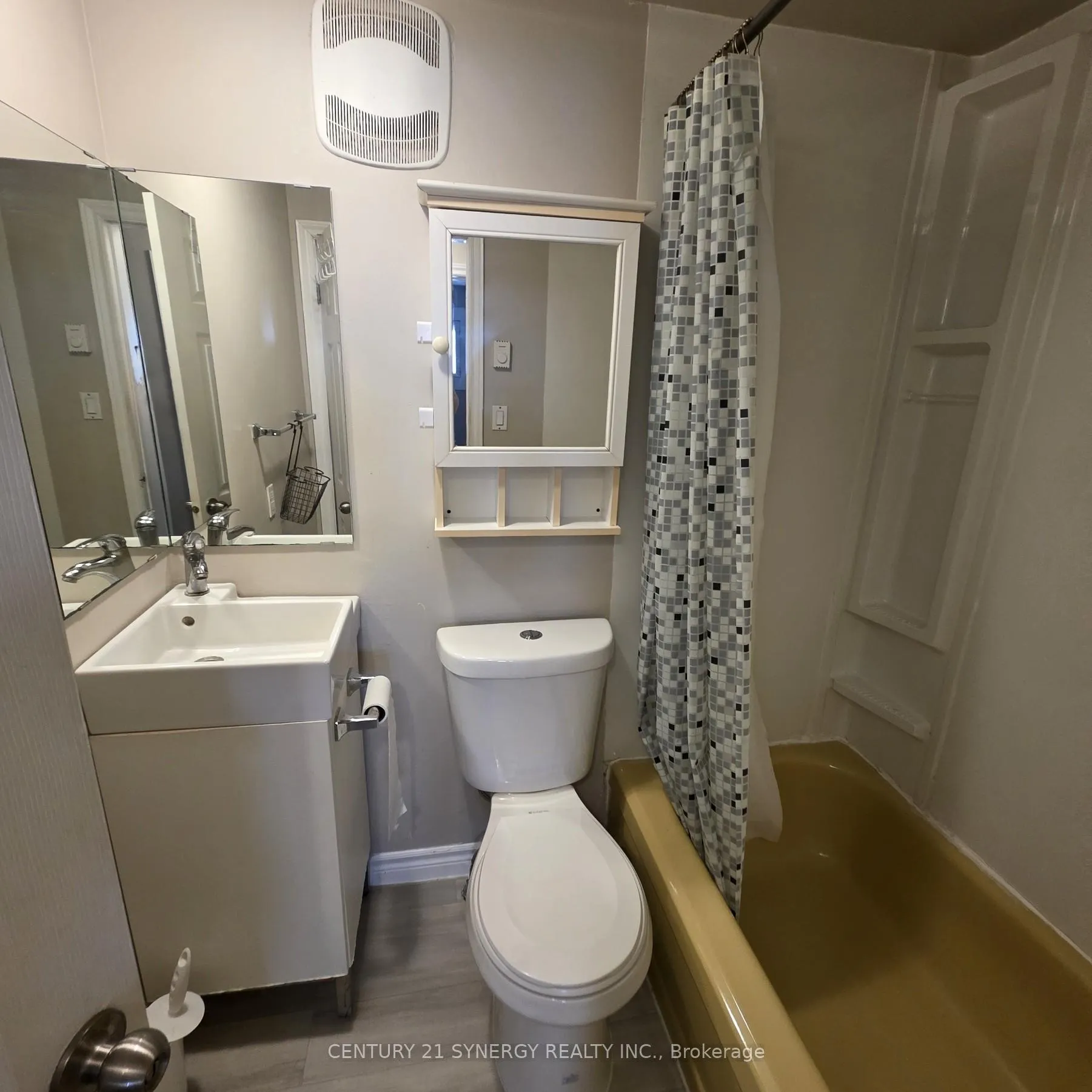 Photo 11 of 41 Main Street E, Smiths Falls — HOMEH