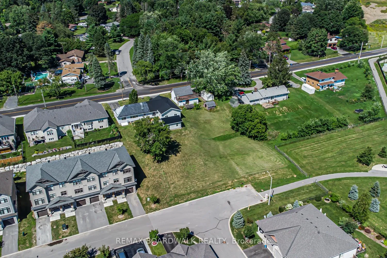 Photo 2 of 303-307 Donald B Munro Drive, Ottawa, Carp — HOMEH
