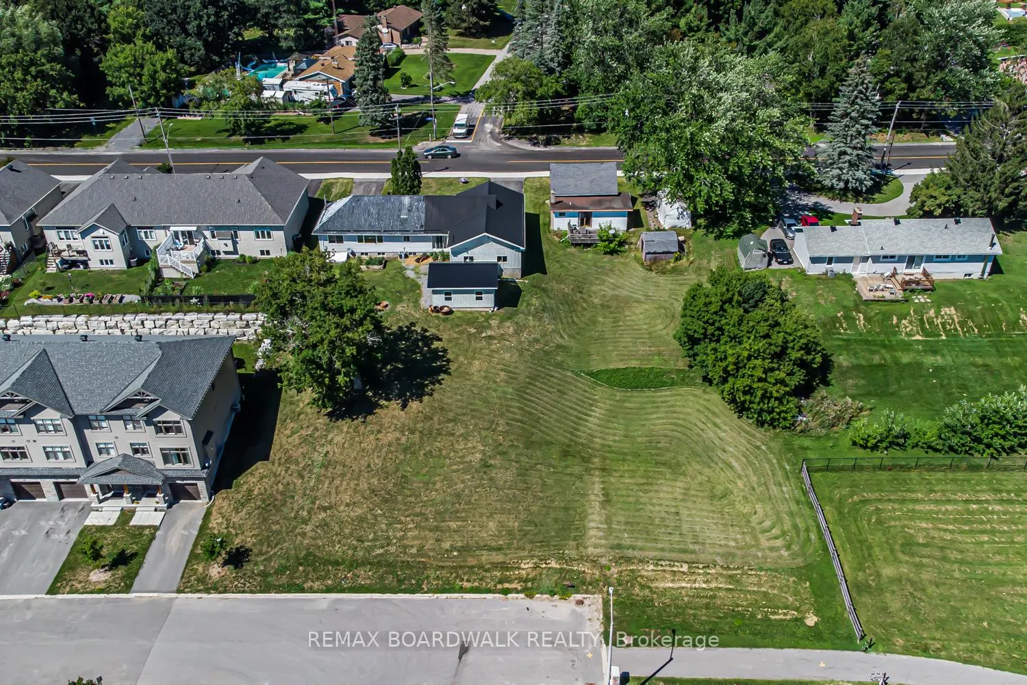 Photo 3 of 303-307 Donald B Munro Drive, Ottawa, Carp — HOMEH
