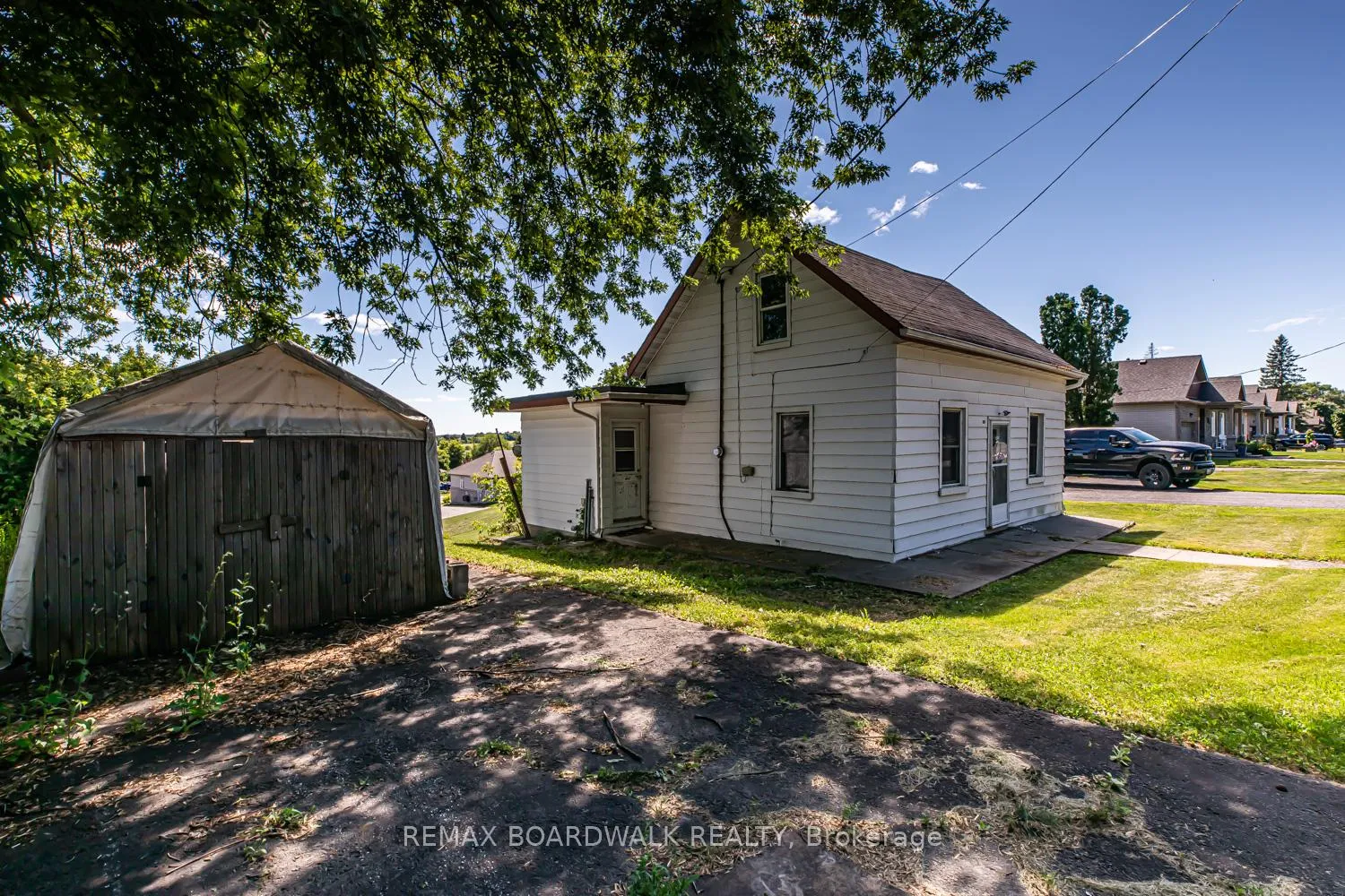 Photo 4 of 303-307 Donald B Munro Drive, Ottawa, Carp — HOMEH