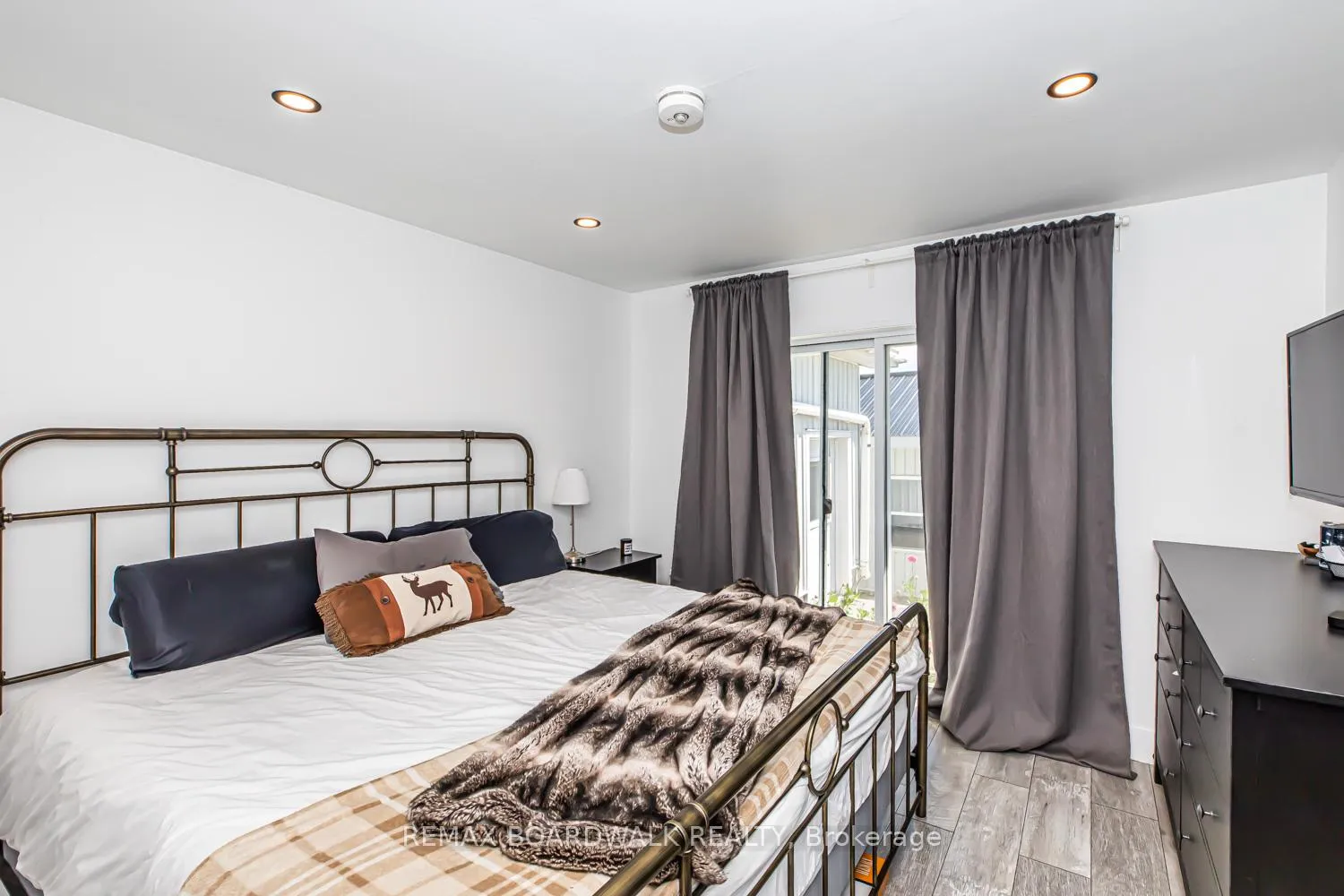 Photo 10 of 303-307 Donald B Munro Drive, Ottawa, Carp — HOMEH