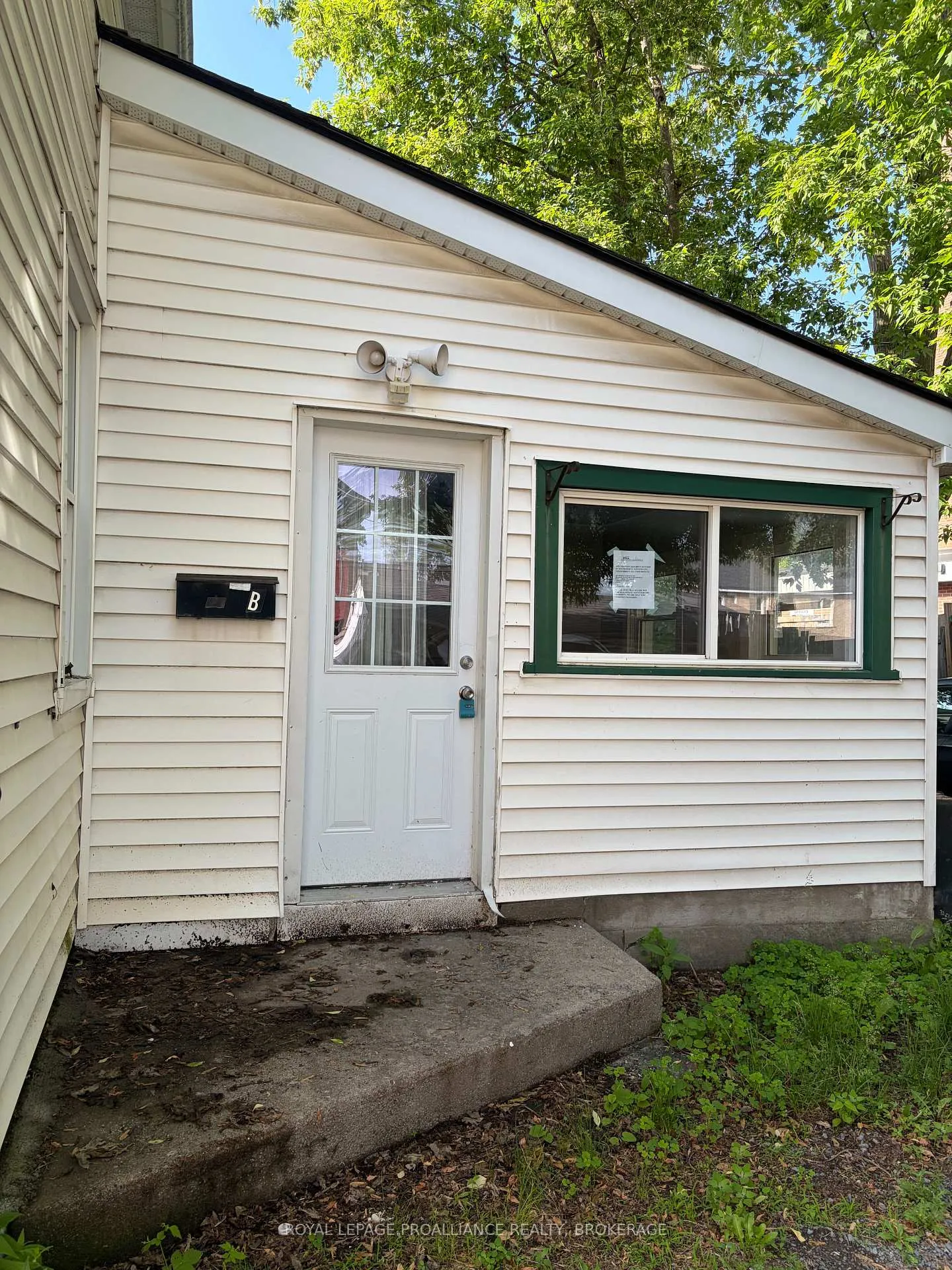 Photo 4 of 359 Division Street, Kingston, East of Sir John A. Blvd — HOMEH