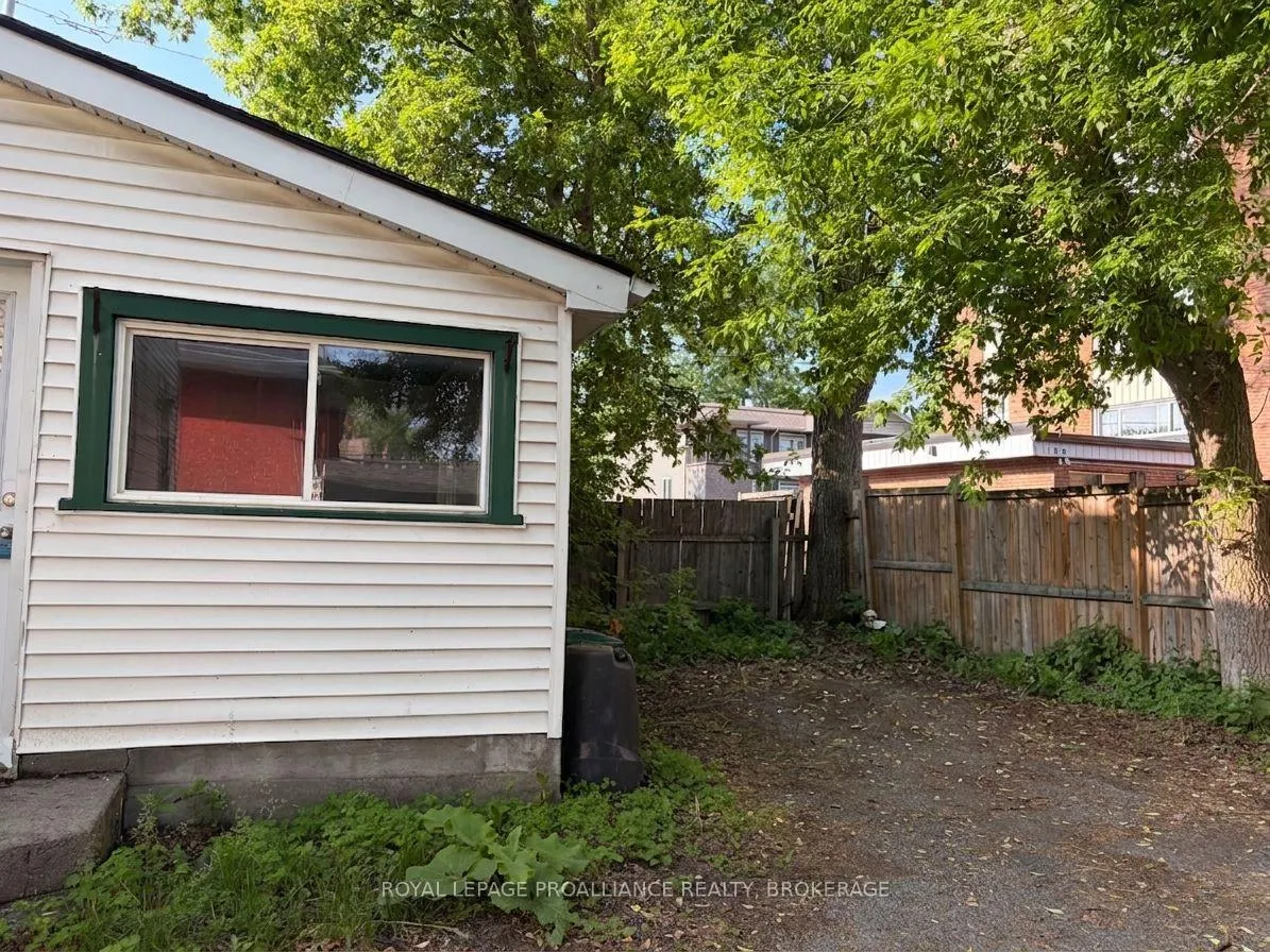 Photo 5 of 359 Division Street, Kingston, East of Sir John A. Blvd — HOMEH