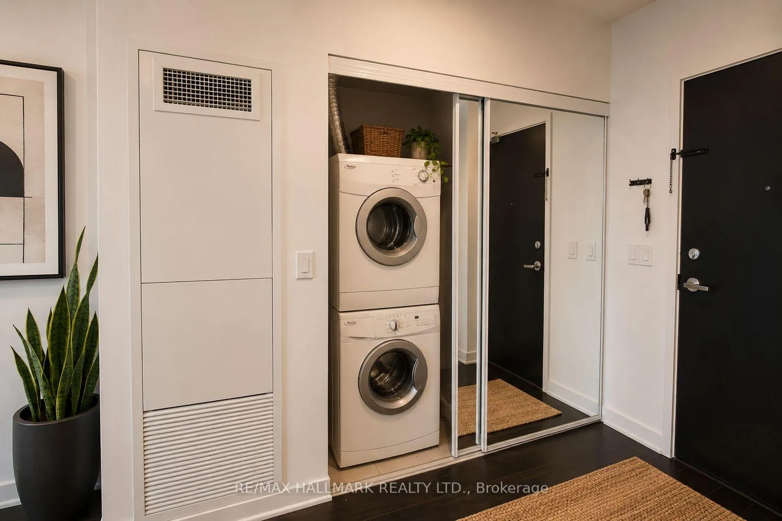 Photo 13 of Unit 2404, 170 Sumach Street, Toronto, Regent Park — HOMEH