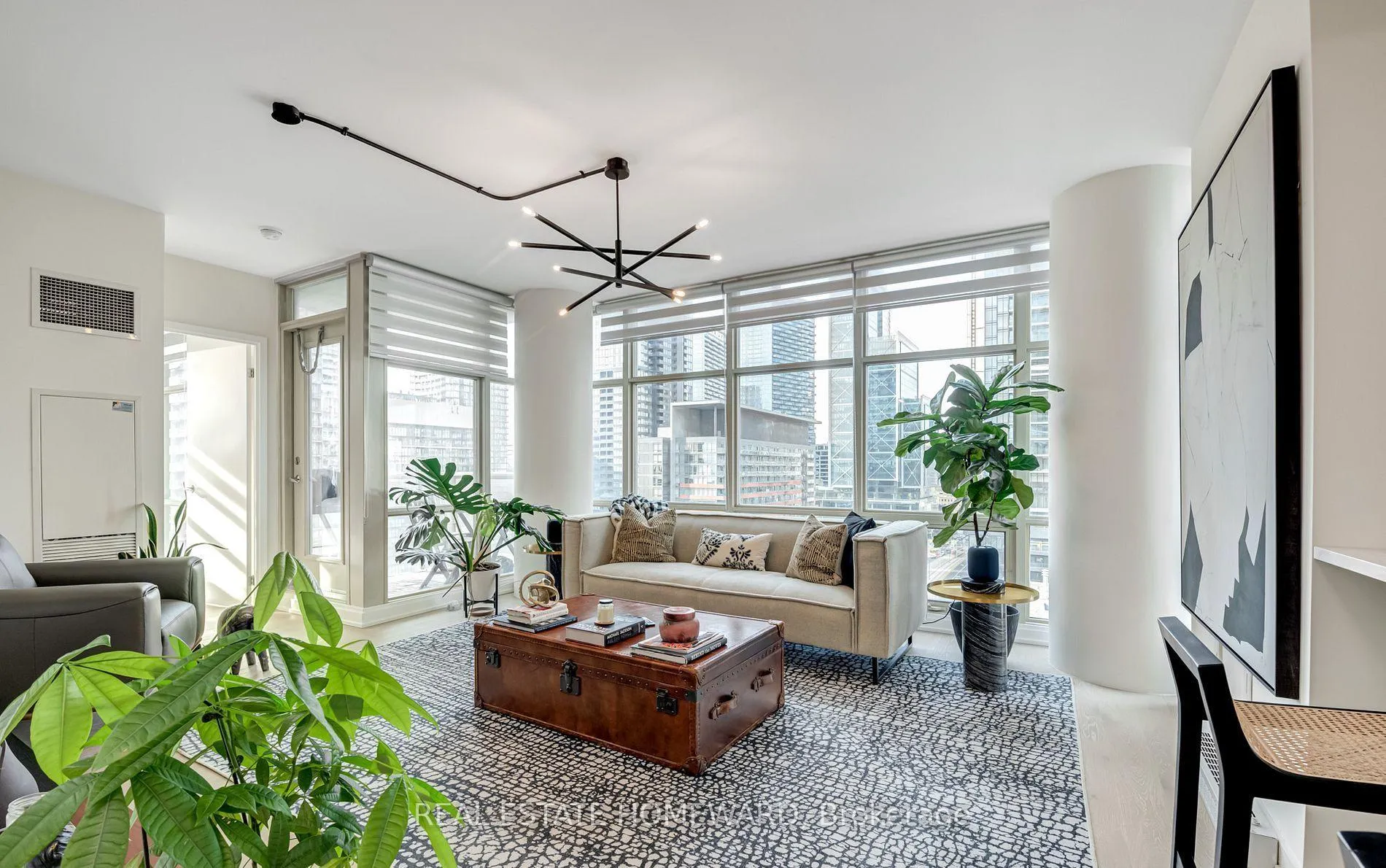Photo 2 of Unit 1903, 35 Mariner Terrace, Toronto, Waterfront Communities — HOMEH