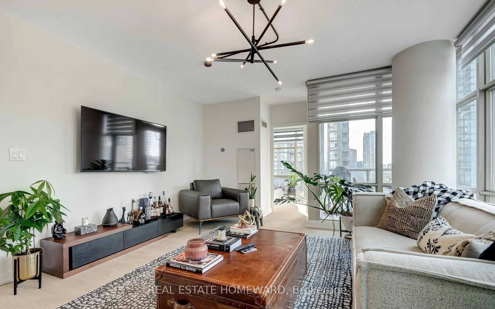 Photo 3 of Unit 1903, 35 Mariner Terrace, Toronto, Waterfront Communities — HOMEH