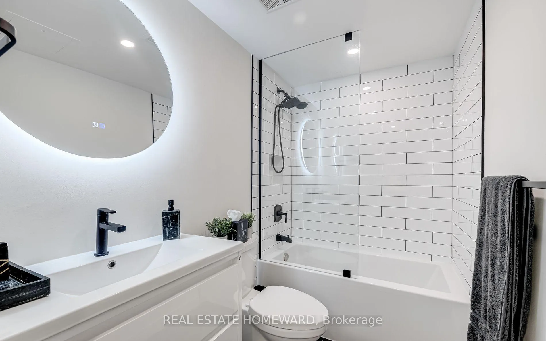 Photo 18 of Unit 1903, 35 Mariner Terrace, Toronto, Waterfront Communities — HOMEH