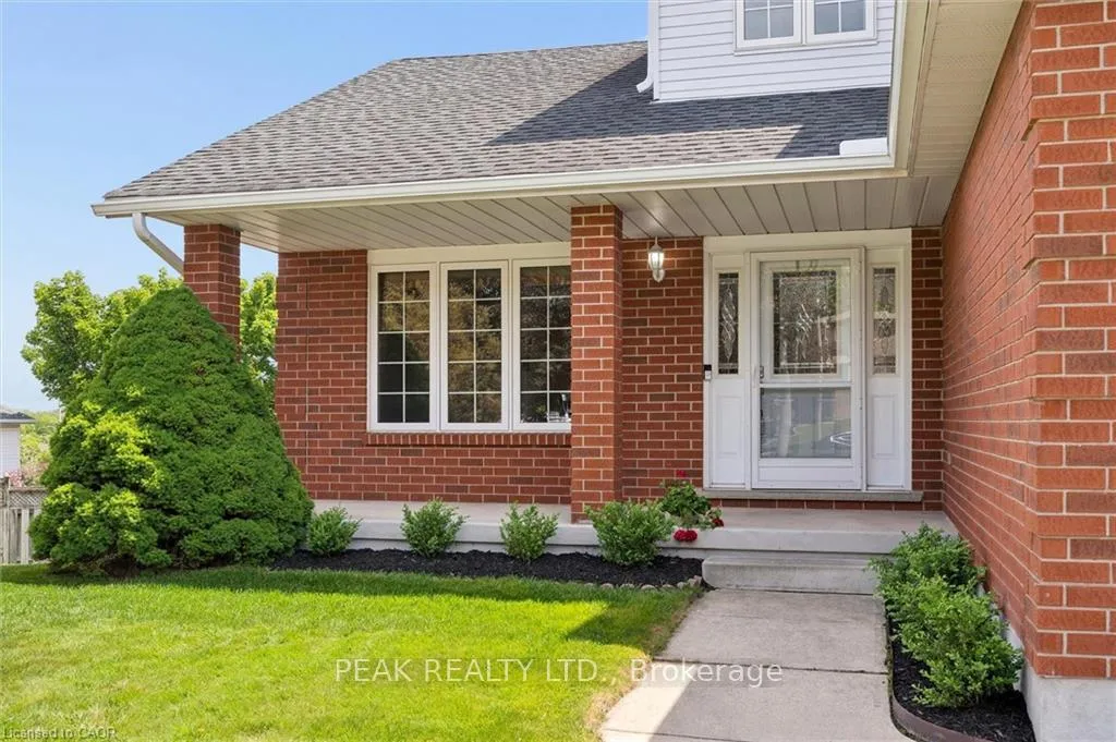 Photo 3 of 44 Tami Court, Kitchener, Grand River North — HOMEH