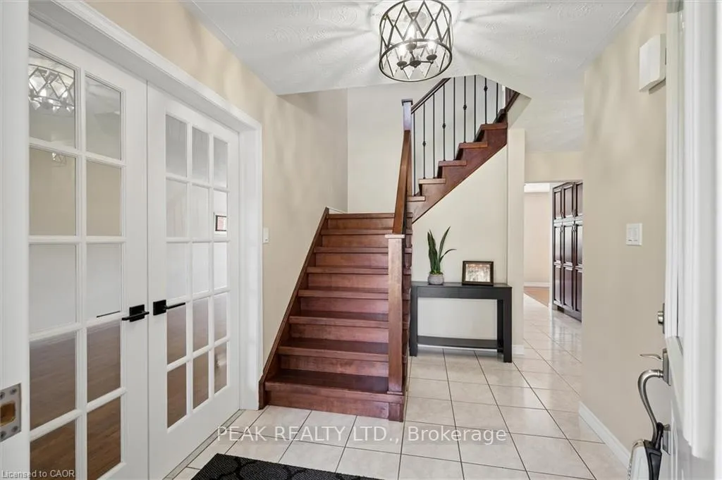Photo 5 of 44 Tami Court, Kitchener, Grand River North — HOMEH