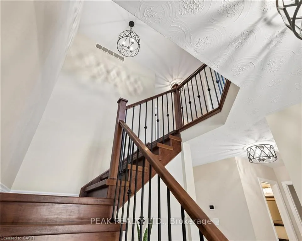 Photo 6 of 44 Tami Court, Kitchener, Grand River North — HOMEH