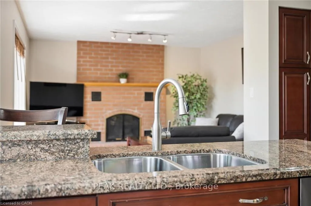 Photo 14 of 44 Tami Court, Kitchener, Grand River North — HOMEH
