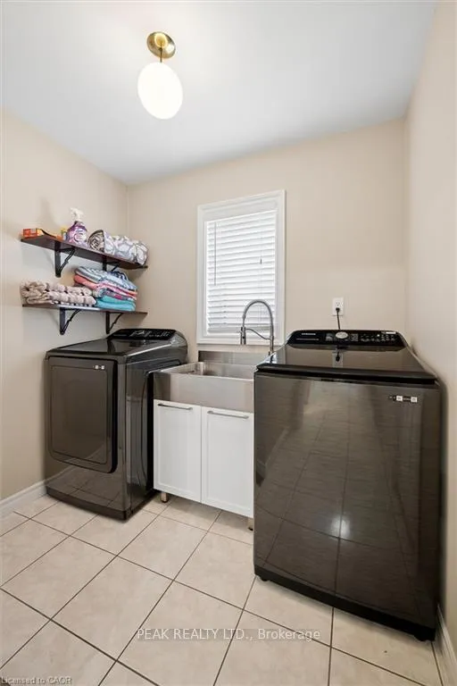 Photo 18 of 44 Tami Court, Kitchener, Grand River North — HOMEH