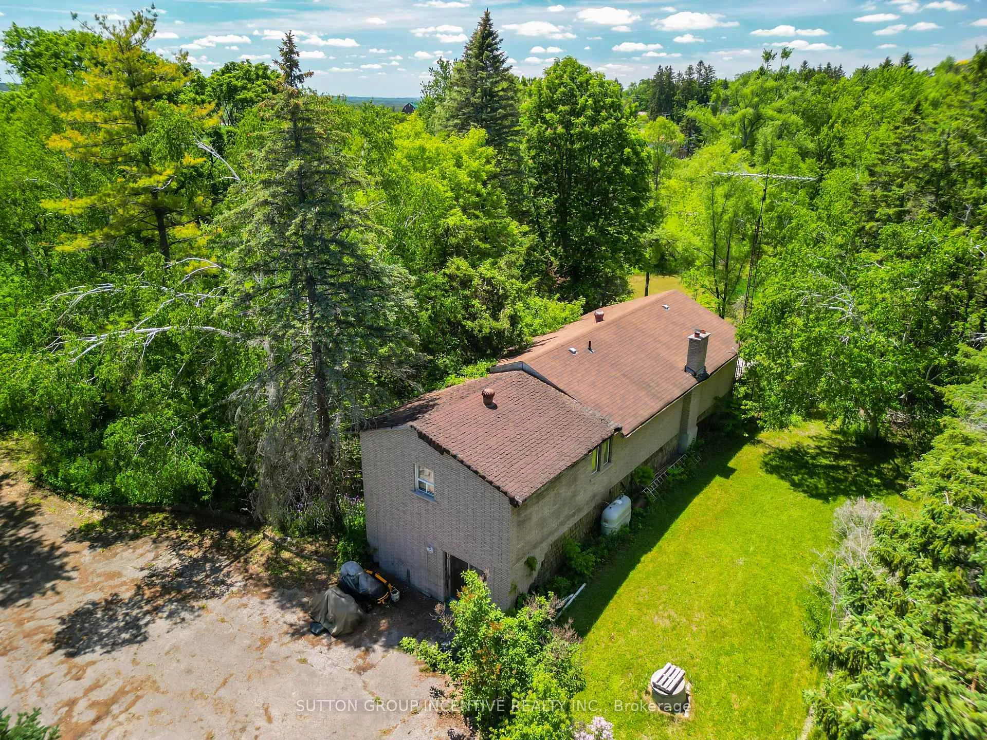 Photo 3 of 2110 Killarney Beach Road, Innisfil, Rural Innisfil — HOMEH
