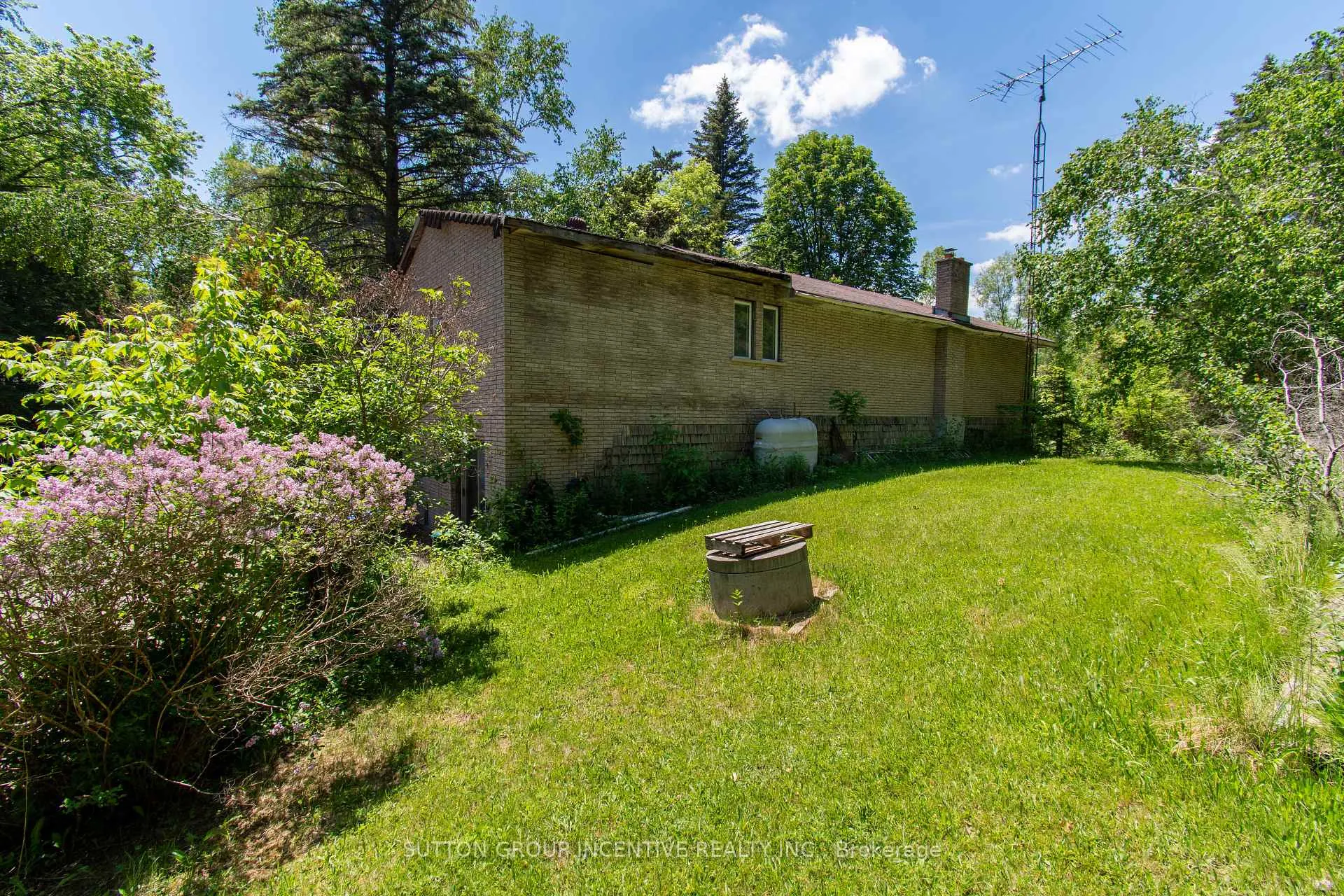 Photo 5 of 2110 Killarney Beach Road, Innisfil, Rural Innisfil — HOMEH