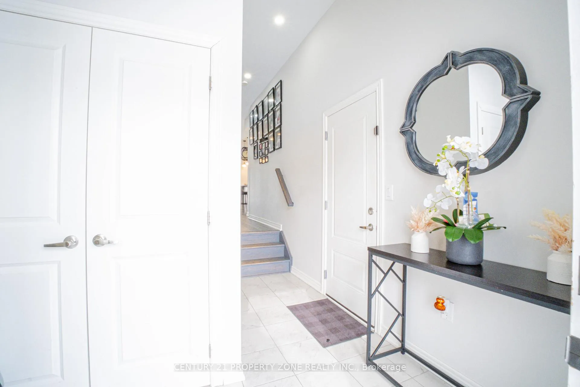 Photo 3 of 22 Churchlea Mews, Orillia — HOMEH
