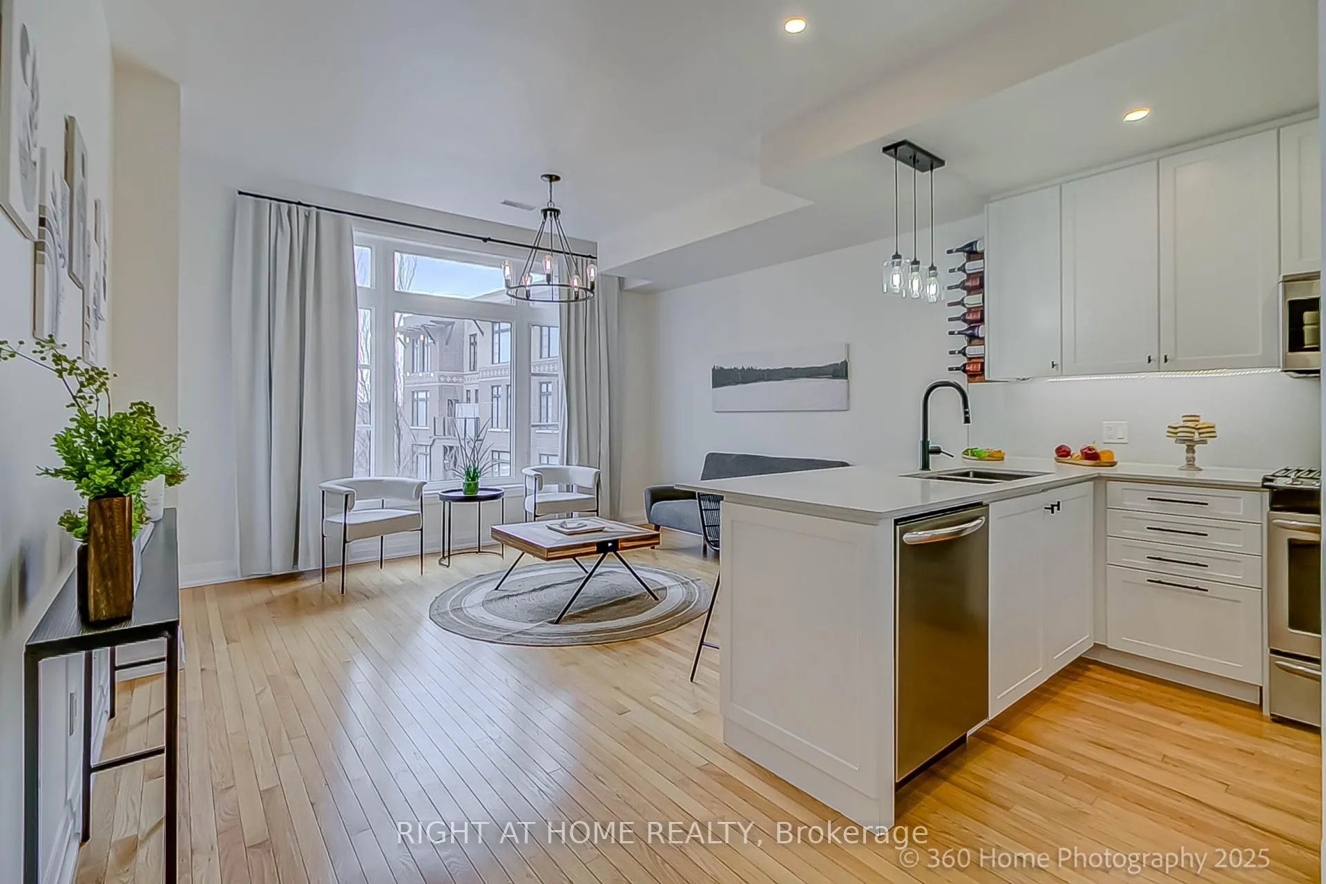 Photo 2 of Unit 31, 8169 Kipling Avenue, Vaughan, West Woodbridge — HOMEH